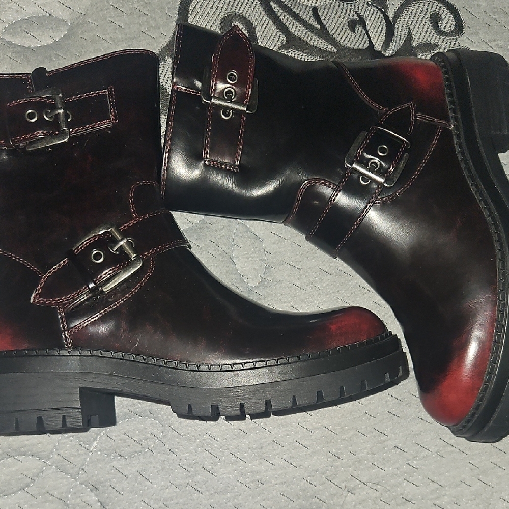 Arizona Jean Company Black and Dark Brown Buckle Boots